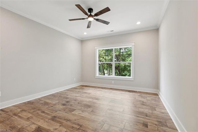 5661 Fairfield LN, Hayes, VA 23072