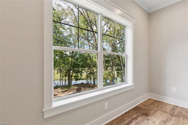 5661 Fairfield LN, Hayes, VA 23072
