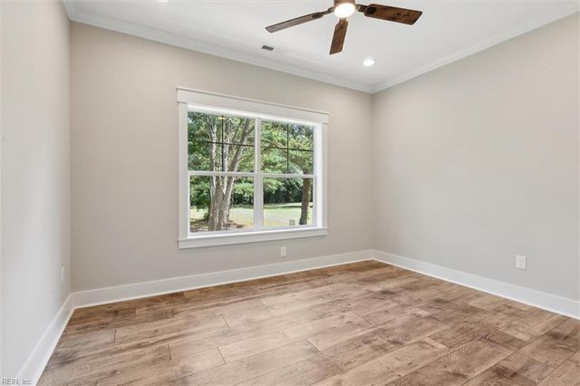 5661 Fairfield LN, Hayes, VA 23072
