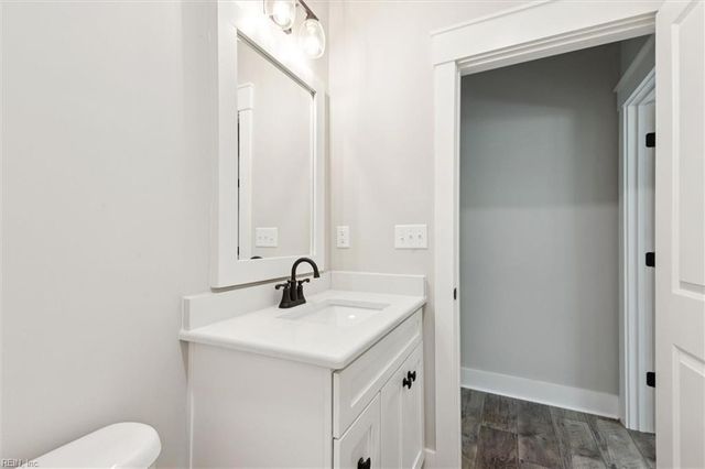 5661 Fairfield LN, Hayes, VA 23072