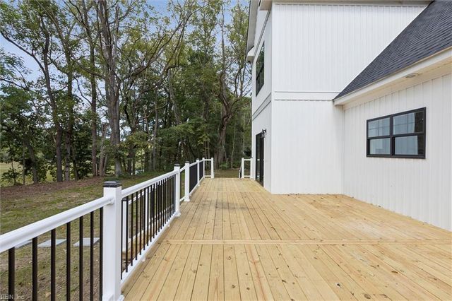 5661 Fairfield LN, Hayes, VA 23072