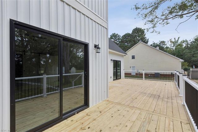 5661 Fairfield LN, Hayes, VA 23072