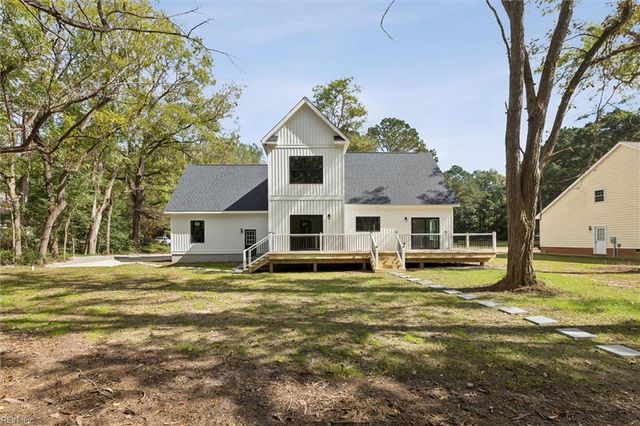 5661 Fairfield LN, Hayes, VA 23072