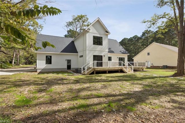 5661 Fairfield LN, Hayes, VA 23072
