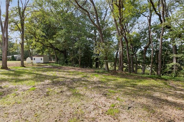 5661 Fairfield LN, Hayes, VA 23072