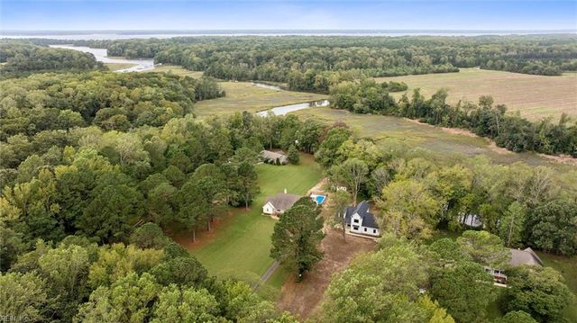 5661 Fairfield LN, Hayes, VA 23072