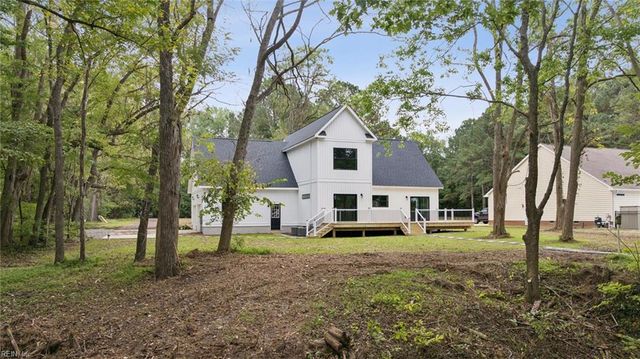 5661 Fairfield LN, Hayes, VA 23072