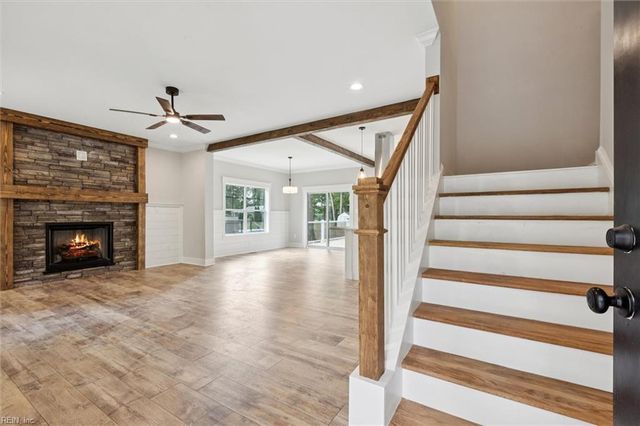 5661 Fairfield LN, Hayes, VA 23072