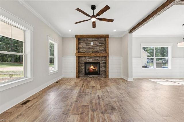 5661 Fairfield LN, Hayes, VA 23072