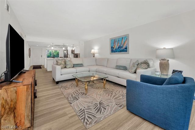 15161 Cedarwood LN 1105, Naples, FL 34110