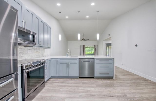 2617 BENTLEY DR, Palm Harbor, FL 34684