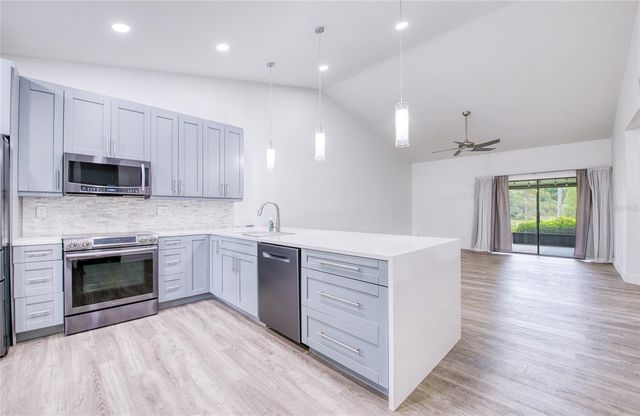 2617 BENTLEY DR, Palm Harbor, FL 34684