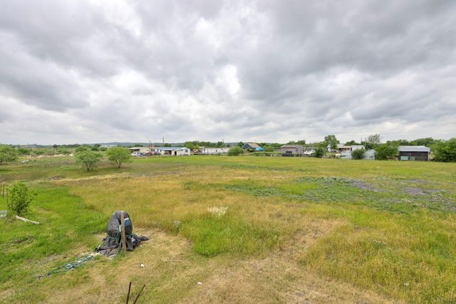 135 Wilbarger Bend RD, Bastrop, TX 78602