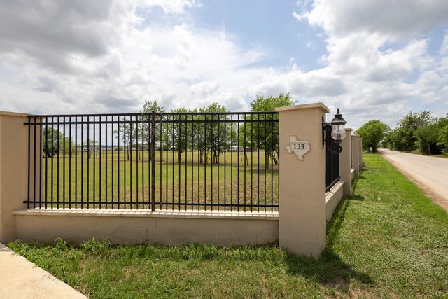 135 Wilbarger Bend RD, Bastrop, TX 78602