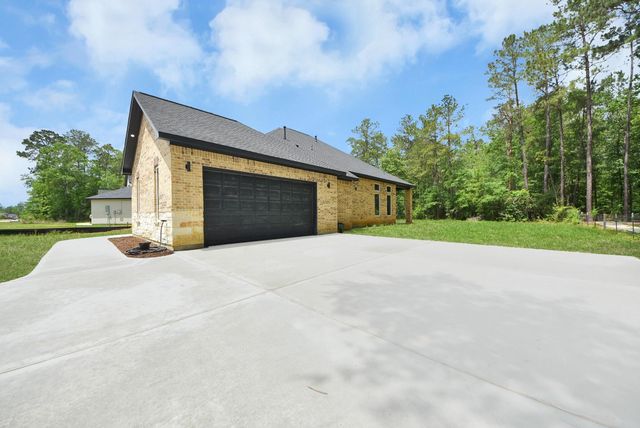 30 Road 66111, Dayton, TX 77535