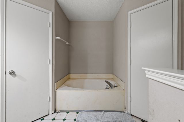 710 Running Creek Drive, Arlington, TX 76001