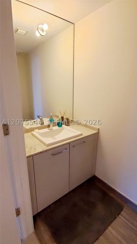 1010 Brickell Ave 2511, Miami, FL 33131