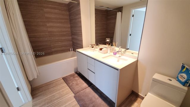 1010 Brickell Ave 2511, Miami, FL 33131