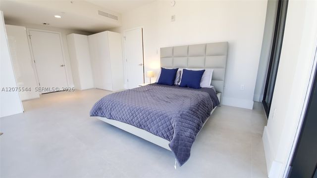 1010 Brickell Ave 2511, Miami, FL 33131