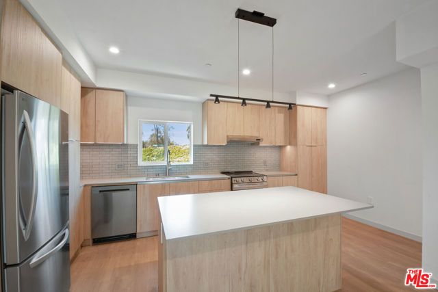 2523 S Orange Drive, Los Angeles, CA 90016