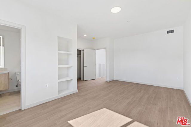 2523 S Orange Drive, Los Angeles, CA 90016