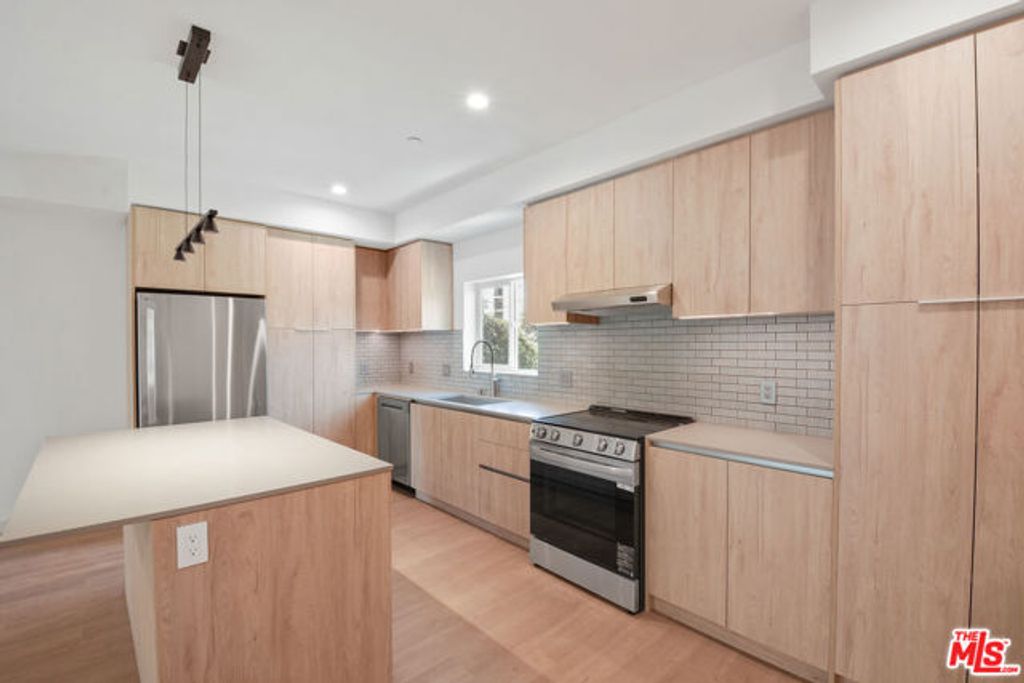 2523 S Orange Drive, Los Angeles, CA 90016