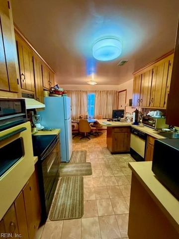 124 Southerland DR, Hampton, VA 23669