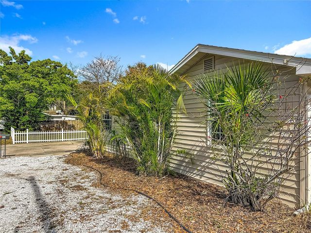 1125 MICHIGAN DRIVE N, Dunedin, FL 34698