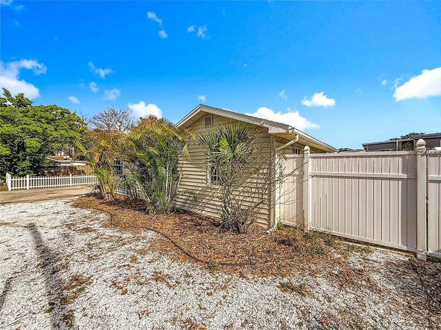 1125 MICHIGAN DRIVE N, Dunedin, FL 34698