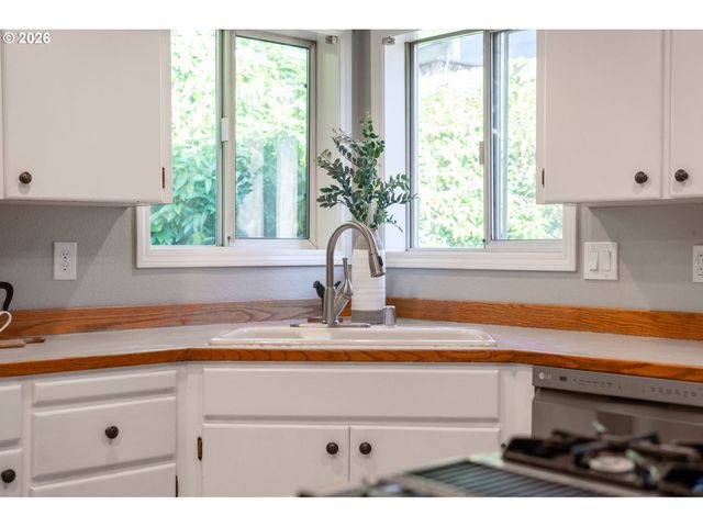 16013 Ne 26TH St, Vancouver, WA 98684