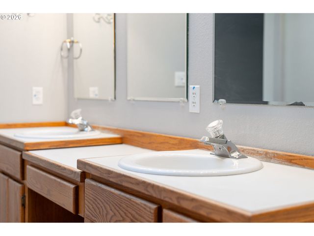 16013 Ne 26TH St, Vancouver, WA 98684