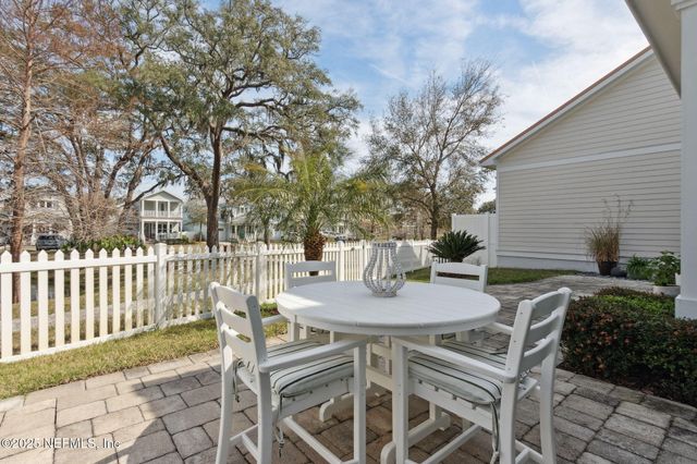 1981 AMELIA OAKS Drive, Fernandina Beach, FL 32034