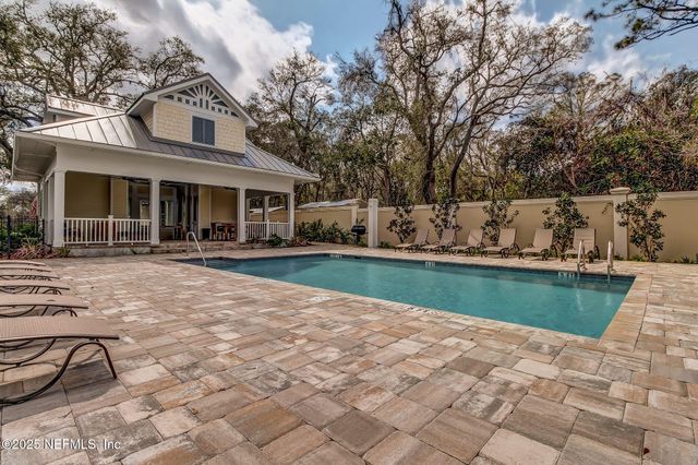 1981 AMELIA OAKS Drive, Fernandina Beach, FL 32034