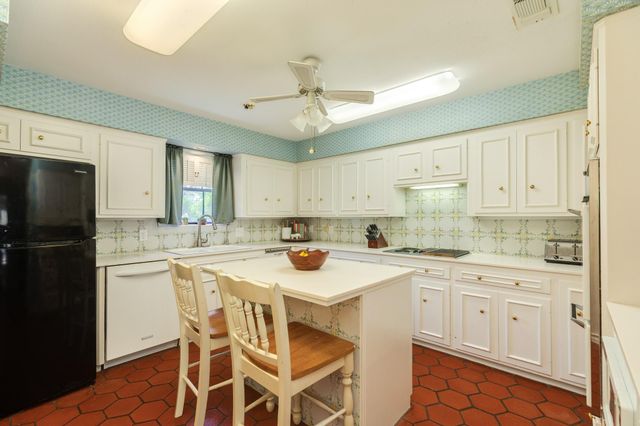 110 Sequoia, Lake Jackson, TX 77566
