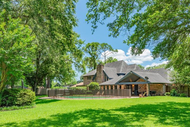 110 Sequoia, Lake Jackson, TX 77566