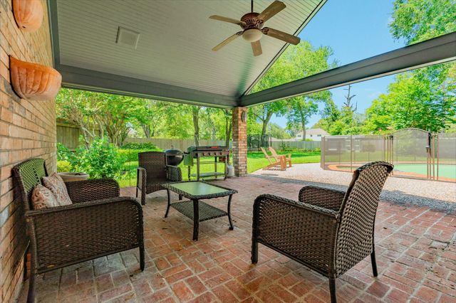 110 Sequoia, Lake Jackson, TX 77566