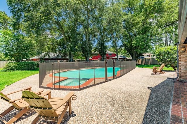 110 Sequoia, Lake Jackson, TX 77566