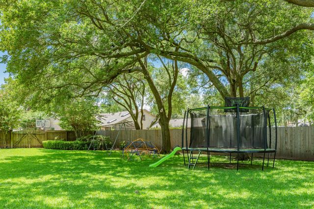 110 Sequoia, Lake Jackson, TX 77566