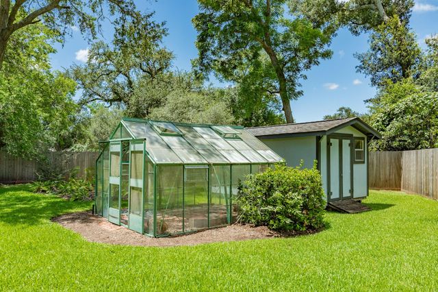 110 Sequoia, Lake Jackson, TX 77566