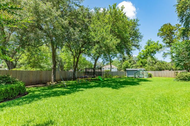 110 Sequoia, Lake Jackson, TX 77566