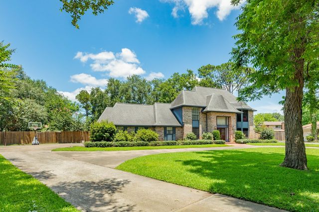 110 Sequoia, Lake Jackson, TX 77566