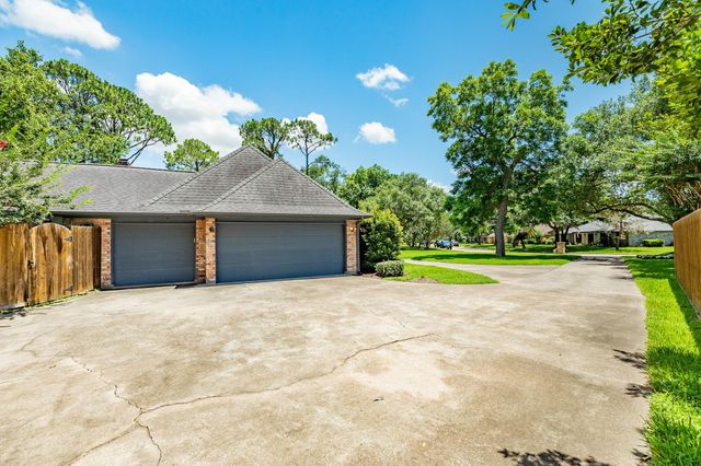 110 Sequoia, Lake Jackson, TX 77566