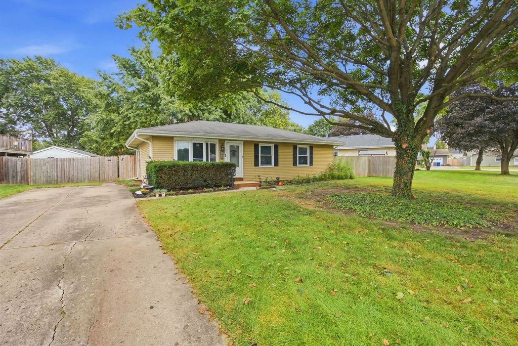 103 Mary Street, Oswego, IL 60543