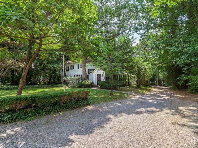 10 Amherst Road, Great Neck, NY 11021