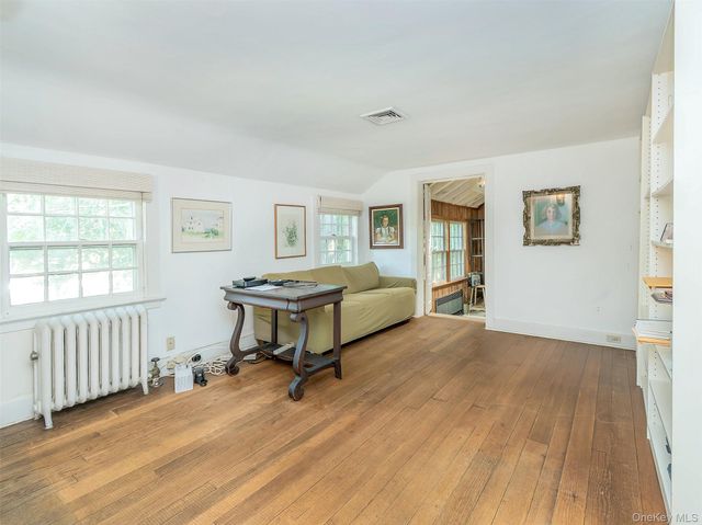 10 Amherst Road, Great Neck, NY 11021