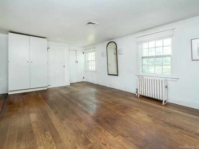 10 Amherst Road, Great Neck, NY 11021