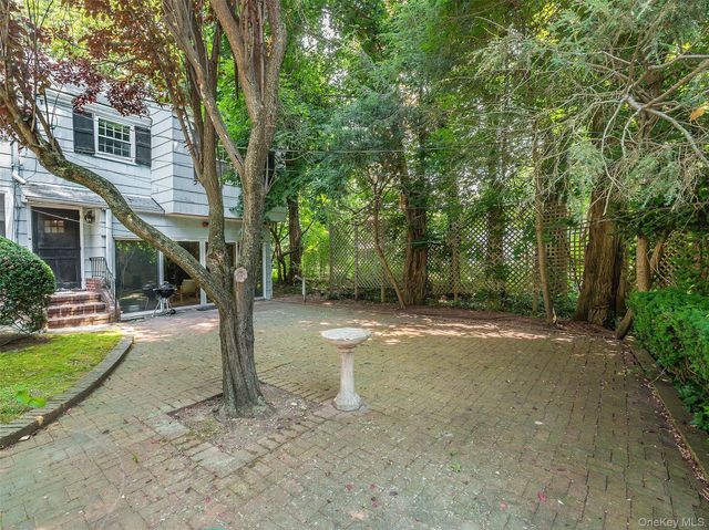 10 Amherst Road, Great Neck, NY 11021
