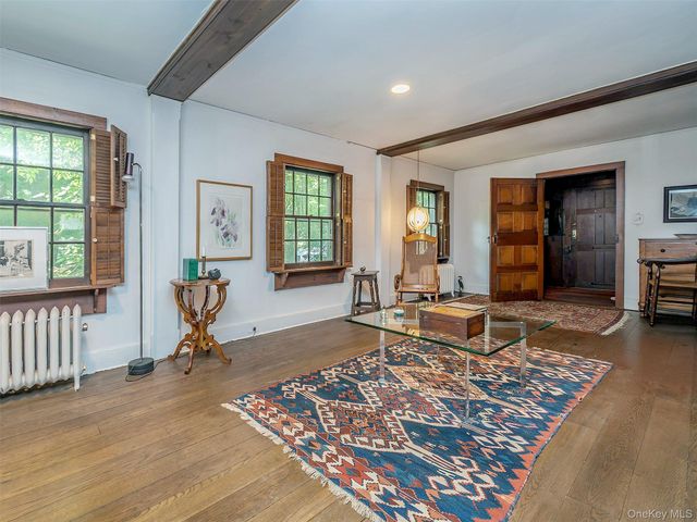 10 Amherst Road, Great Neck, NY 11021