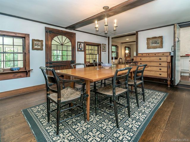 10 Amherst Road, Great Neck, NY 11021