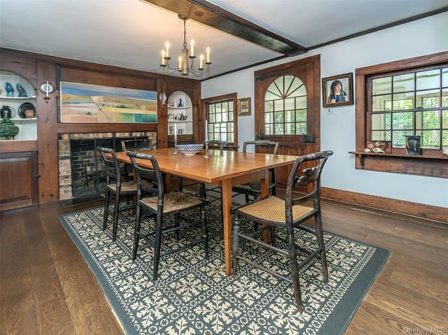 10 Amherst Road, Great Neck, NY 11021